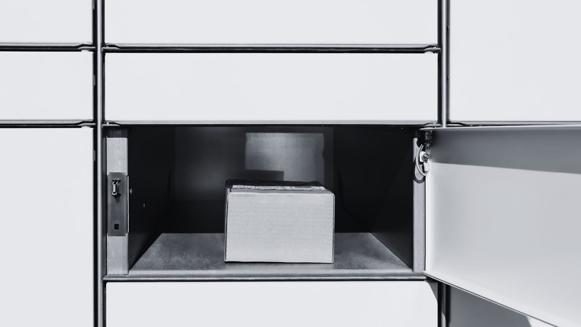 parcel locker.jpg
